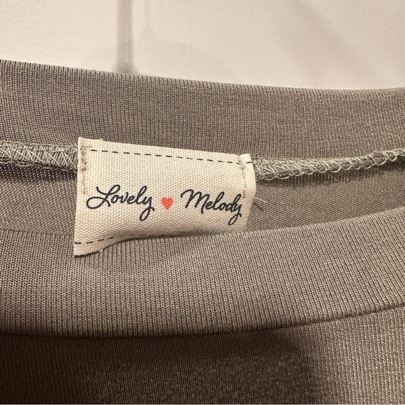 NWOT Lovely Melody Green Long Sleeve Tee - Picture 5 of 8